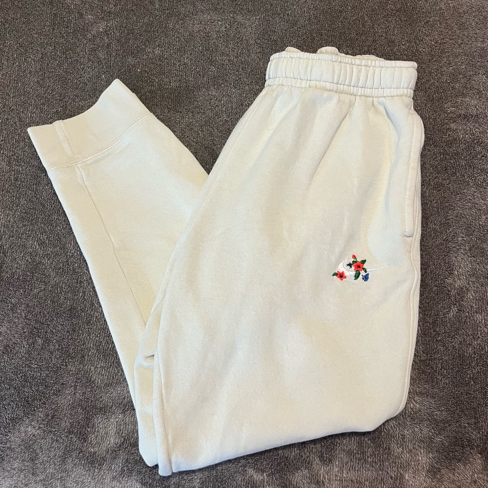 Women’s Nike sweats!